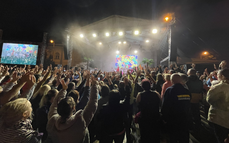 Az R-GO koncertje és Lézer Show zárta a 31. Pápai Játékfesztivált