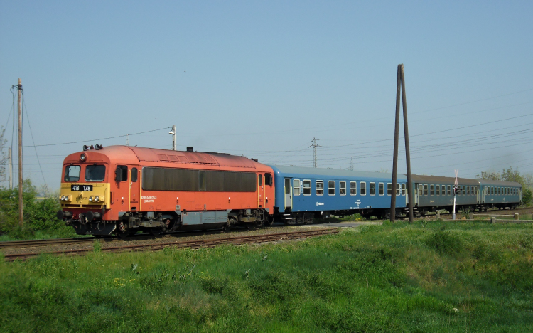 Halálra gázolt a vonat egy nőt Győrszabadhegyen