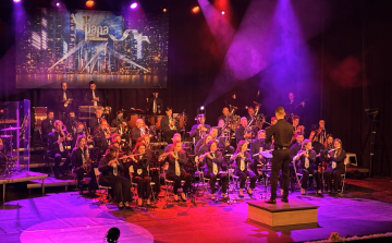 Teltházas koncerttel köszöntötte idén is az újévet Pápa Város Fúvószenekara