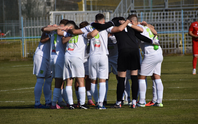 Méretes pofonba szaladt bele a Perutz