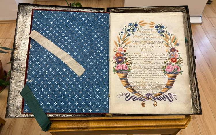 200 éves okirat került haza Pápára