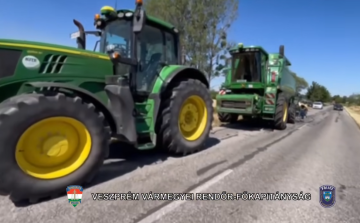Sok a mezőgazdasági gép az utakon, óvatosan közlekedjünk