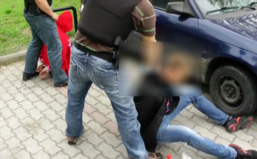 Ajkai és devecseri kábítószerkereskedőket tartóztattak le