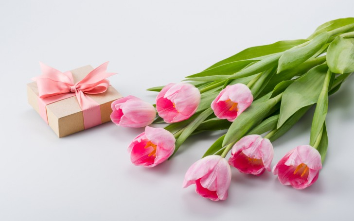 Virágboltok, illatszer és édesség árusok számíthatnak NAV ellenőrzésre nőnap kapcsán