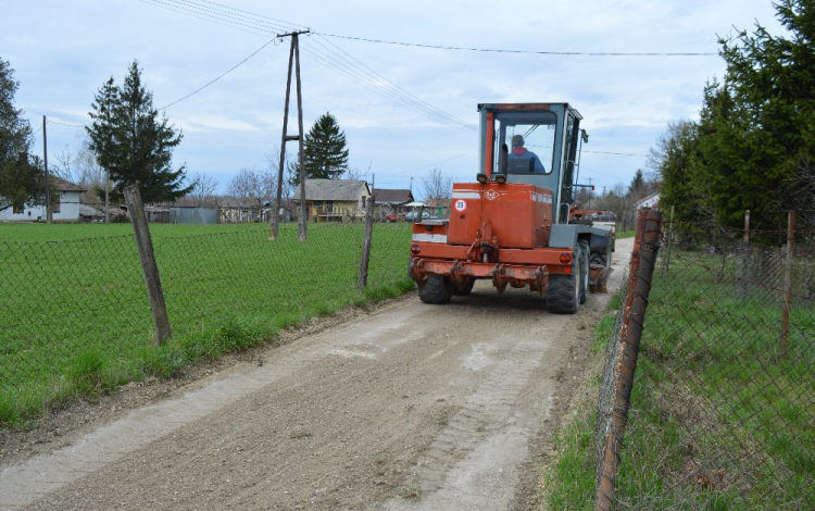 30 millió forint jut útjavításra