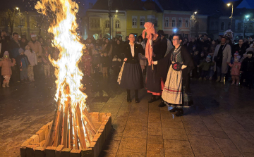 Télűző mulatság és felvonulás Pápán