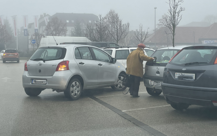 Sokan figyelmetlenek a közlekedésben, pedig az ünnep előtt megnő a forgalom