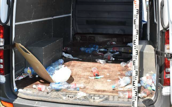 Kisteherautóval akartak 24 migránst Ausztriába juttatni a vádlottak