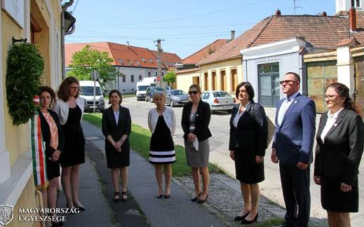 Kozma Sándor emléke előtt tisztelegtek az ügyészek Pápán