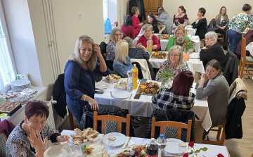 Meglepték a falu hölgyeit a döbröntei férfiak