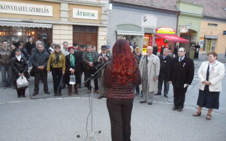 Ellenzéki megemlékezés Pápán