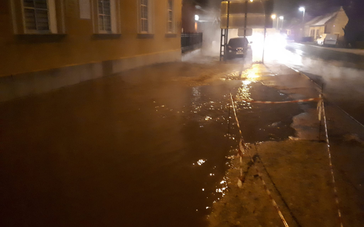 Ismét elöntötte a víz a Vásár utcát és környékét