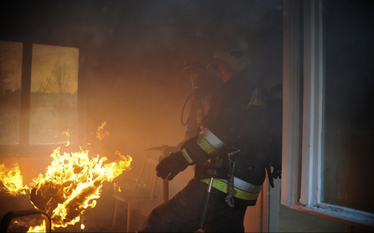 Lakástűz volt a Csatorna utcában