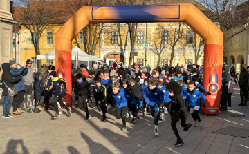 Ostorcsattogtatás és futóverseny az év utolsó napján