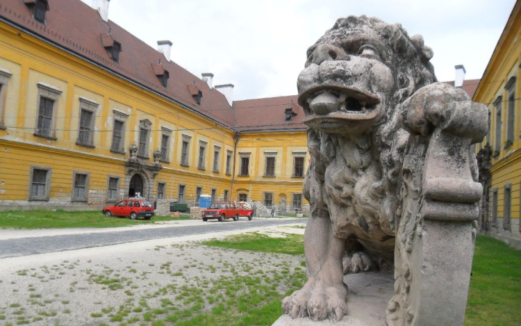 Kastélyfelújítás: Halad a bontás és a feltárás