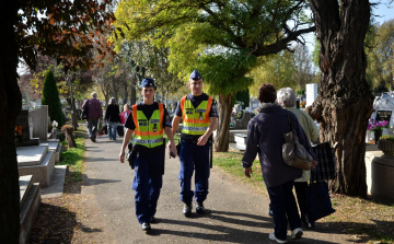 Rendőrségi tanácson Mindenszentek és halottak napja idejére