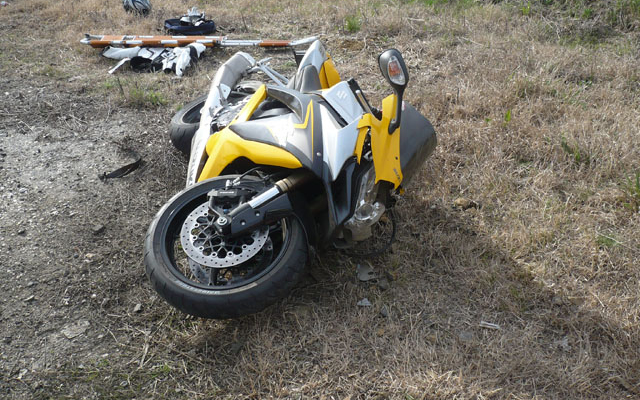 Motoros és kamion ütközött!