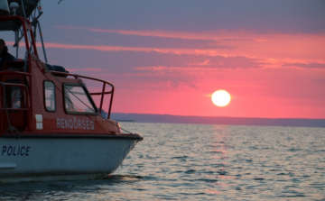 Partra kellett segíteni egy bajbajutott kishajóst a Balatonon