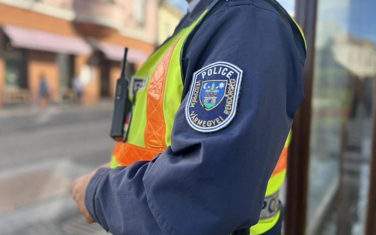 Körözött nőt fogtak el a pápai rendőrök