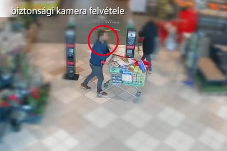 Telerakott bevásárlókocsikkal sétált ki az üzletből a vádlott