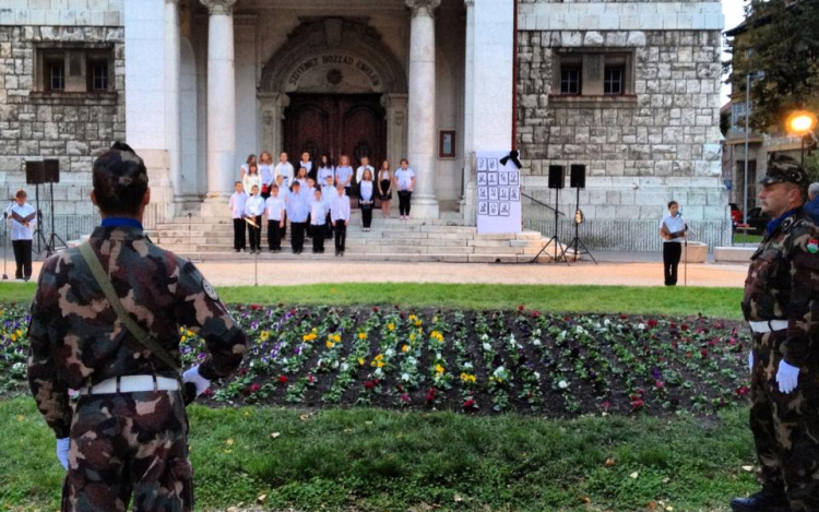 Csak félig él, aki nem szabad - Megemlékezés a Nemzeti Gyásznapon