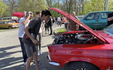 Nagyon sokan voltak kíváncsiak a veterán járművekre