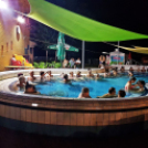 Fürdőztek az éjszakában