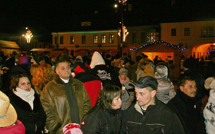 Szilveszteri futás és buli hajnalig - Így búcsúzott Pápa az óévtől