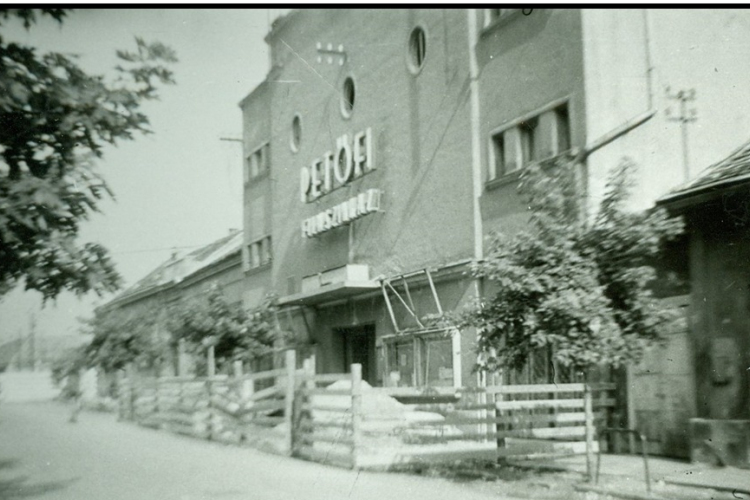 A pápai mozi története