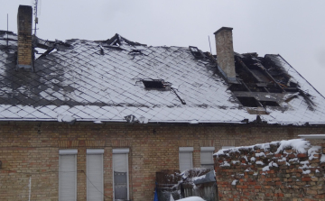 Kigyulladt egy családi ház a Mező utcában