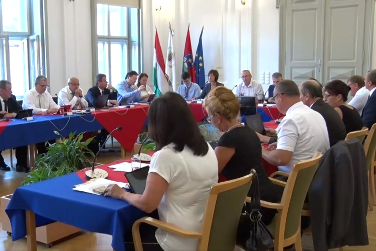 A Pápai Platán Kft.-hez kerül a városi televízió