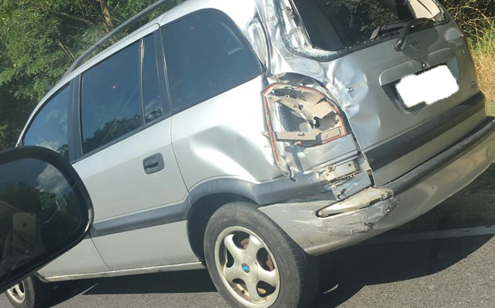 Kamion és személyautó ütközött Ihásznál