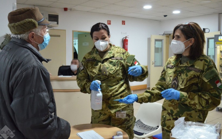 Újra megjelentek a katonák a magyar kórházakban