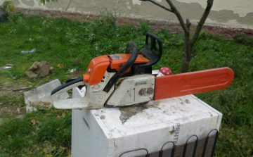 Motorfűrészt lopott 