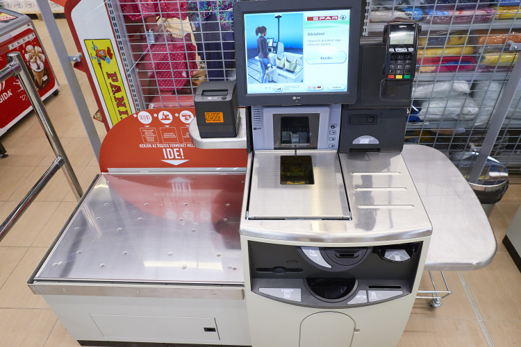 Nem is hinné, mekkora baj lehet abból, ha valaki trükközik az automata pénztárnál