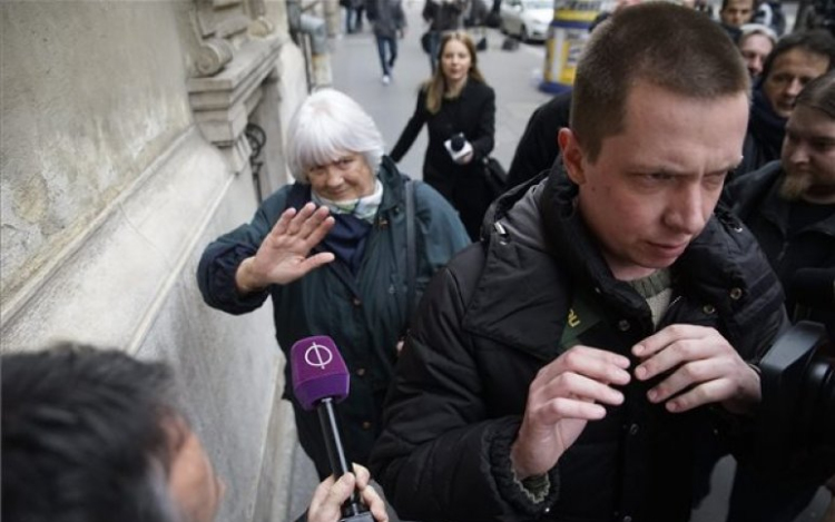 Hallgat a kopaszokról Erdősi Lászlóné