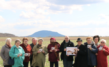 A Magyar Költészet Napján Nagy László emlékezete és a néphagyományok jegyében