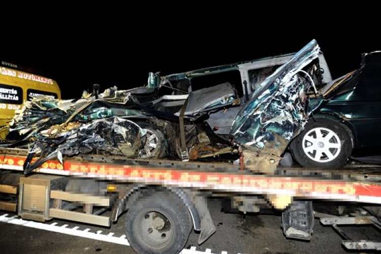 Kilencen meghaltak Ceglédbercelnél - Élőben közvetítette a balesetet a sofőr