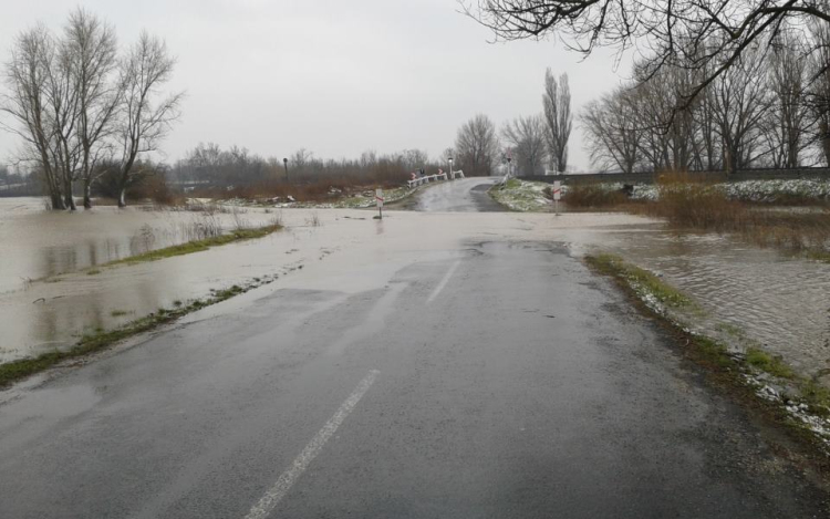 Árad a Bakonyér és a Gerence! Megnyitották a vaszari utat