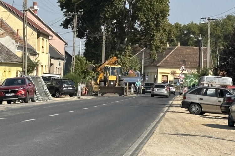 Félpályás útzár mellett dolgoznak a Vásár utcában