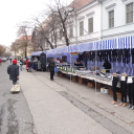 Debütáltak az új sátrak a Fő téri piacon