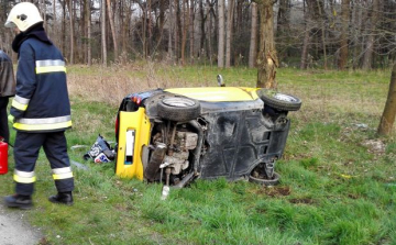 Baleset miatt zárták le a 83-ast