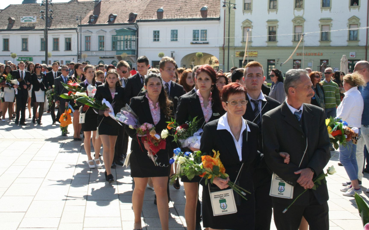Mi nem az életre készülünk, mi itt élünk - Városi Ballagás 2016