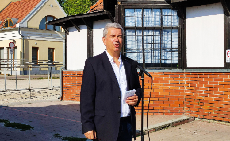 Előválasztás Pápán: A piacnál állítják fel az előválasztási sátrat