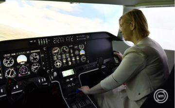 Repülőgép-szimulátort adtak át a Nyíregyházi Egyetemen