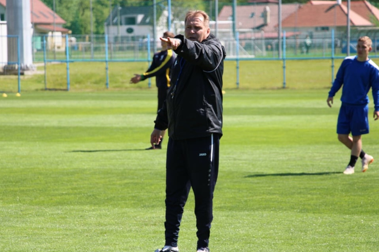 Távozik a Perutz vezetőedzője