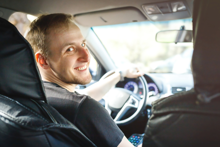 Soha többé nem szeretnél dolgozni? Csináld, amit szeretsz, és nem kell!