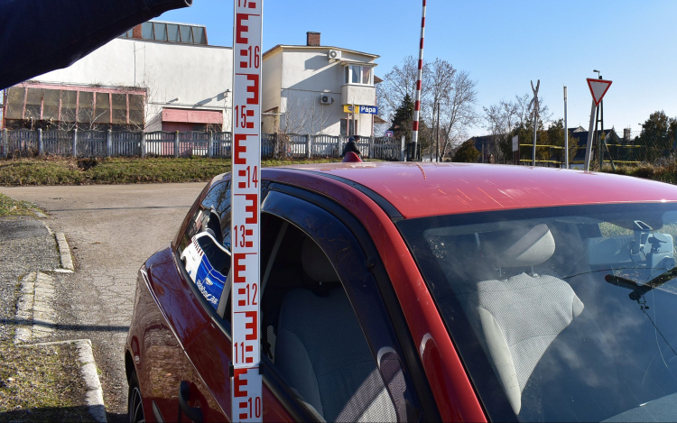 A sorompórúdnak ütközött