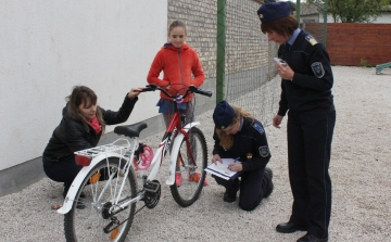 Kerékpár regisztráció a Gyurátz iskolában