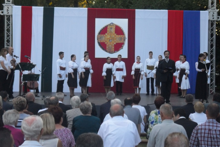 Ma is forradalmi időket élünk - Az államalapításra emlékeztek Pápán